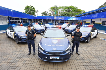 Novos veículos elétricos da frota da GCM. Foto: Claudio Vieira/PMSJC 31-10-2025