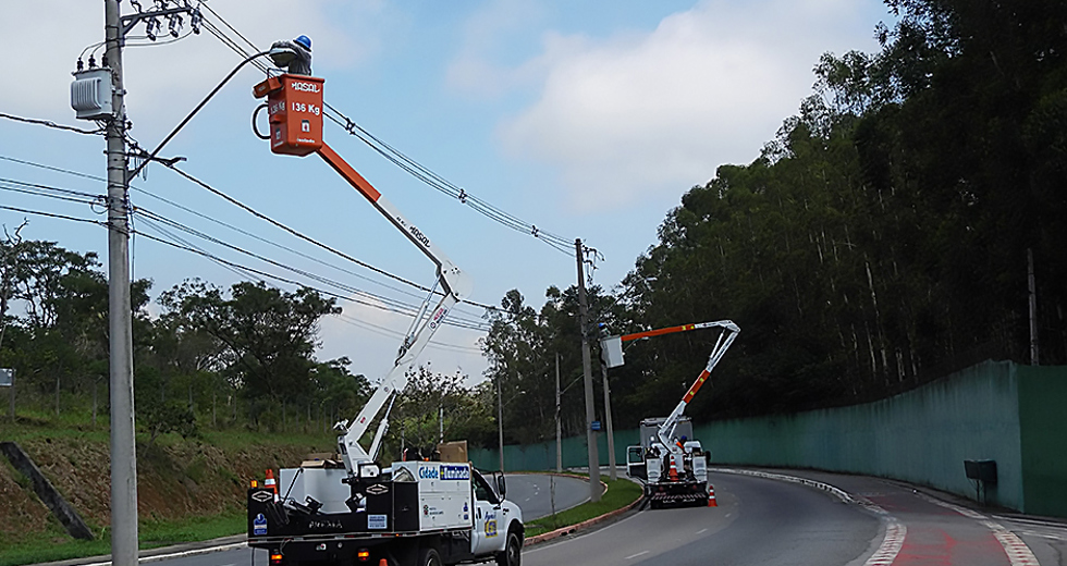 instalacao-de-lampadas-estrada-aeroporto-tamoios-13-12-2019-lucas-cabral-10.jpg