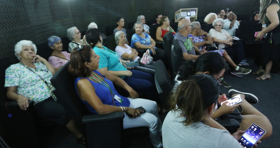 idosos-visitam-museu-interativo-de-ciencias-mic-fotosadenir-brittopmsjc-0903_52736099277_o.jpg