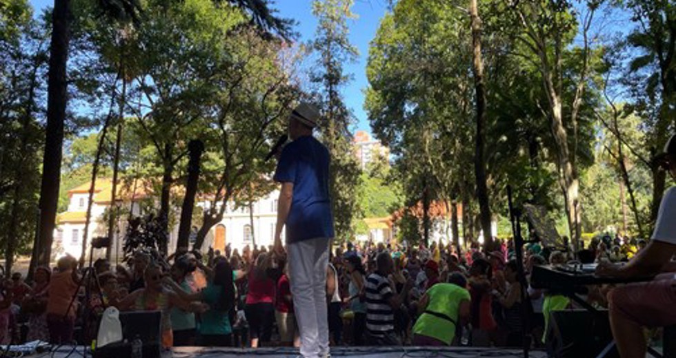 Grito de Carnaval dos frequentadores das Casas do Idoso no Parque Vicentina Aranha