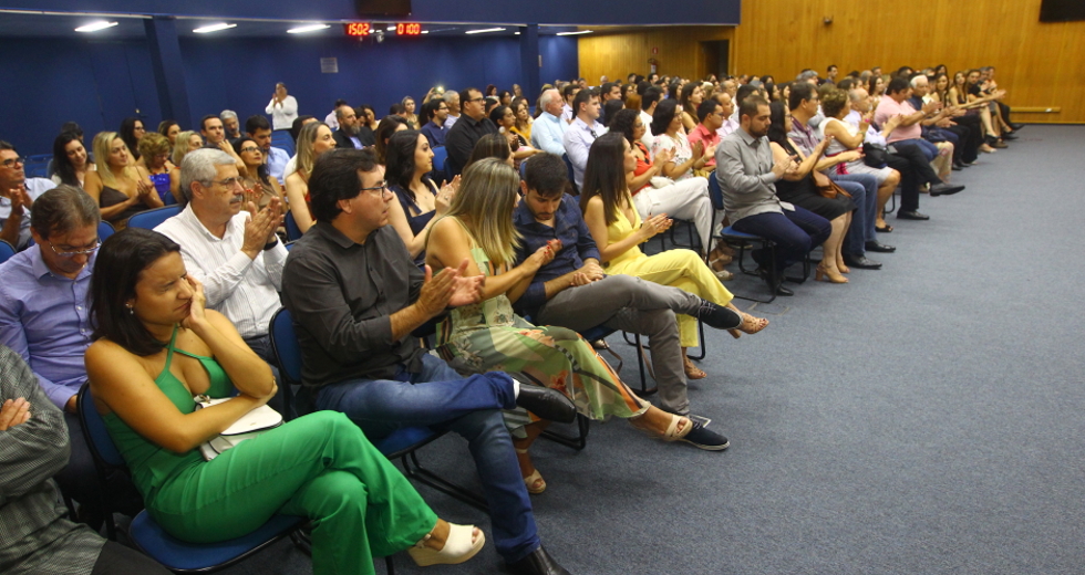 cv__7494_claudio_vieira.jpg