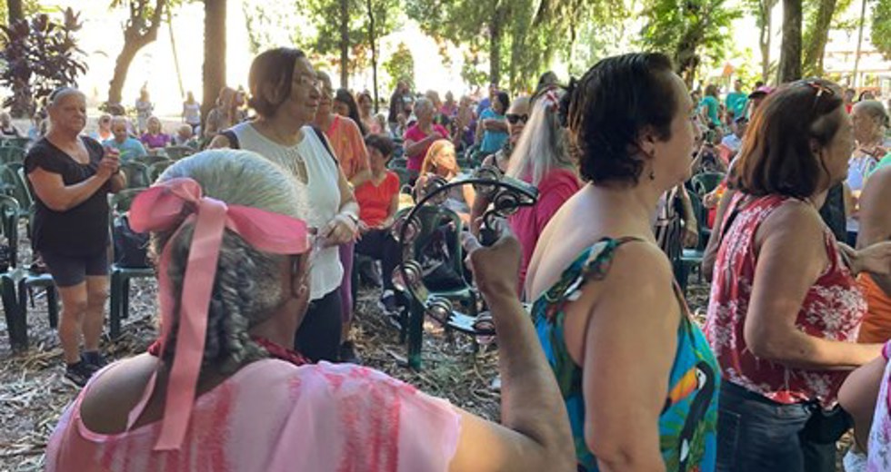 Grito de Carnaval dos frequentadores das Casas do Idoso no Parque Vicentina Aranha