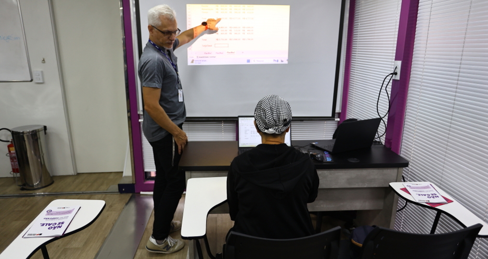 Carreta da Mamografia e Empreendedorismo - SP POR TODAS. Foto: Claudio Vieira/PMSJC 29-10-2025